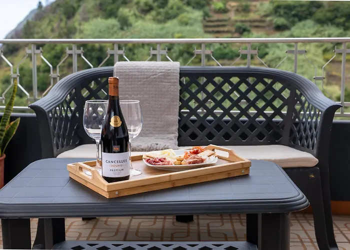 Til S Place * São Vicente